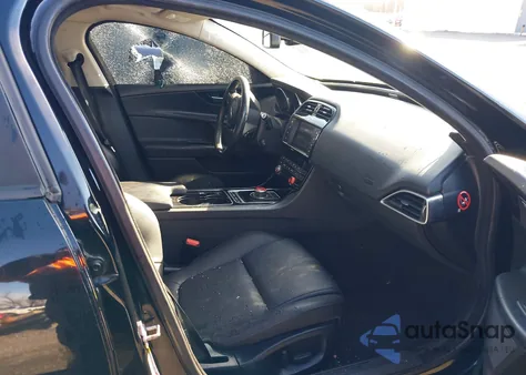 2017 Jaguar Xe 25T Premium из США, поврежденный, VIN SAJAD4BG7HA974995